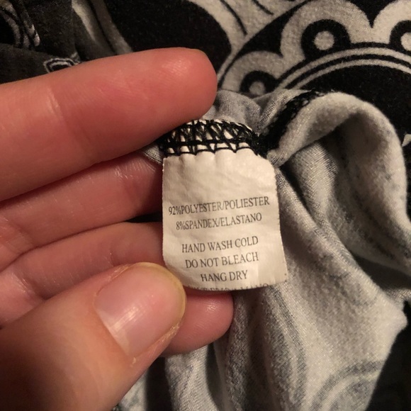 BLACK AND WHITE SKULL CANDY LEGGINGS - Picture 4 of 5